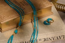 一件珠宝点亮春日场景，MiNG名皇珠宝以“天然质感”回应穿搭需求