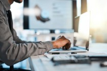 人们对AI到底是下一个风口还是纯属炒作争论不休