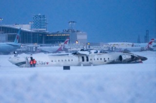 航空公司严阵以待 “地狱夏日”