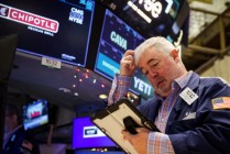 美国GDP数据表现强劲，投资者权衡利率路径，10年期美债收益率下行