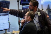 尾盘：标普500指数下跌0.6% 英伟达财报后股价下挫