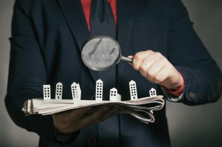 如何了解一个城市的房地产市场及其发展趋势？这种了解对购房者有何帮助？