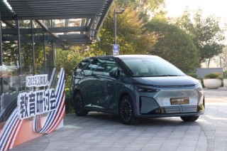 小鹏汽车：阿里董事会主席蔡崇信试乘小鹏X9超级增程并点赞