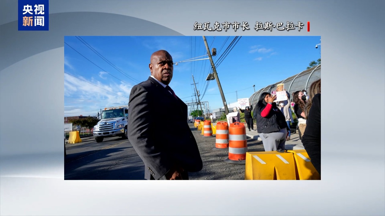 抗议白宫移民政策 美一市长因“非法闯入”移民拘留中心遭逮捕 第1张 抗议白宫移民政策 美一市长因“非法闯入”移民拘留中心遭逮捕 第1张