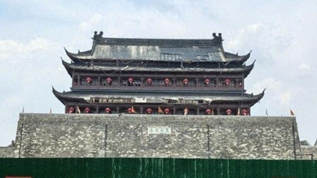 凤阳鼓楼瓦片脱落背后：涉事公司十年前曾因违规施工致文保建筑被烧毁  第1张