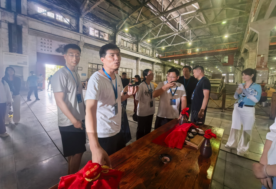 宇通重工特种装备事业部一行走进赊店酒乡小镇 第3张 宇通重工特种装备事业部一行走进赊店酒乡小镇 第3张