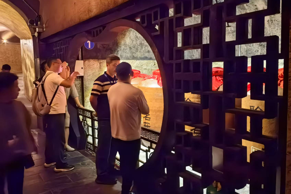 宇通重工特种装备事业部一行走进赊店酒乡小镇 第5张 宇通重工特种装备事业部一行走进赊店酒乡小镇 第5张