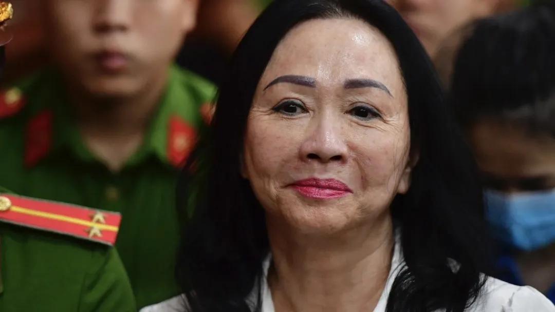 68岁越南女首富张美兰将由死刑改判终身监禁，之前被控诈骗270亿美元，律师：她非常高兴  第4张