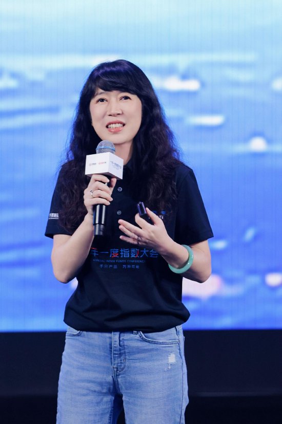 视频|华夏基金李一梅:公募基金规模33万亿、有效账户16亿户、产品数量超1.2万只,已经真正飞入寻常百姓家 第1张 视频|华夏基金李一梅:公募基金规模33万亿、有效账户16亿户、产品数量超1.2万只,已经真正飞入寻常百姓家 第1张