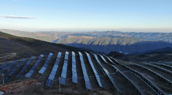 光伏再迎“寒冬”:多家央国企退场,风电成新能源新宠? | 能见派 第1张 光伏再迎“寒冬”:多家央国企退场,风电成新能源新宠? | 能见派 第1张