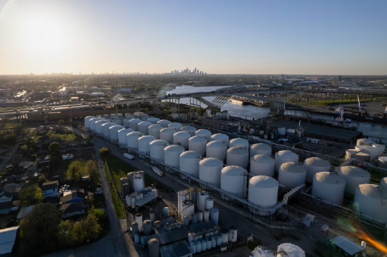 美国汽油价格飙升至2023年10月以来最高水平  第1张