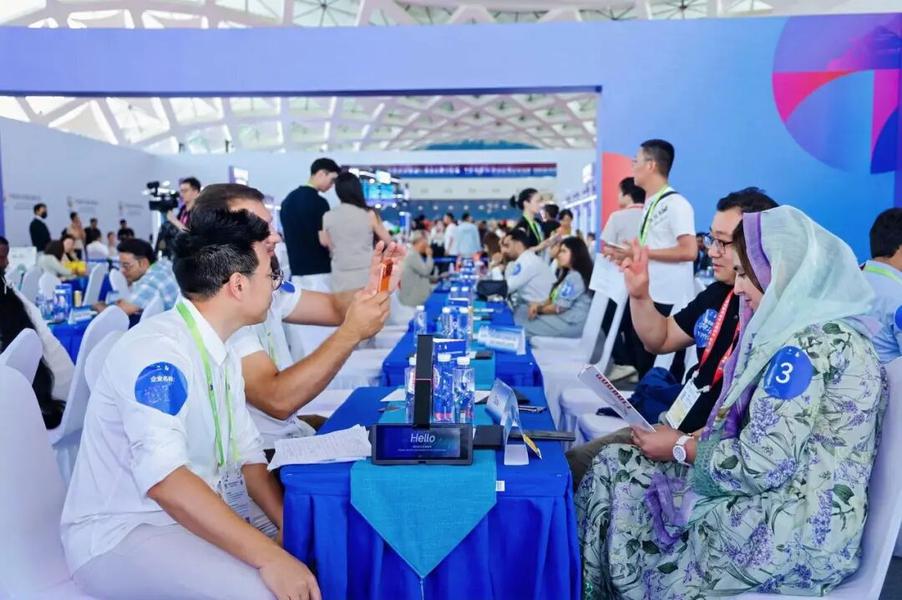 科大讯飞携AI眼镜亮相消博会，全场景AI赋能海南自贸港跨语言沟通  第5张